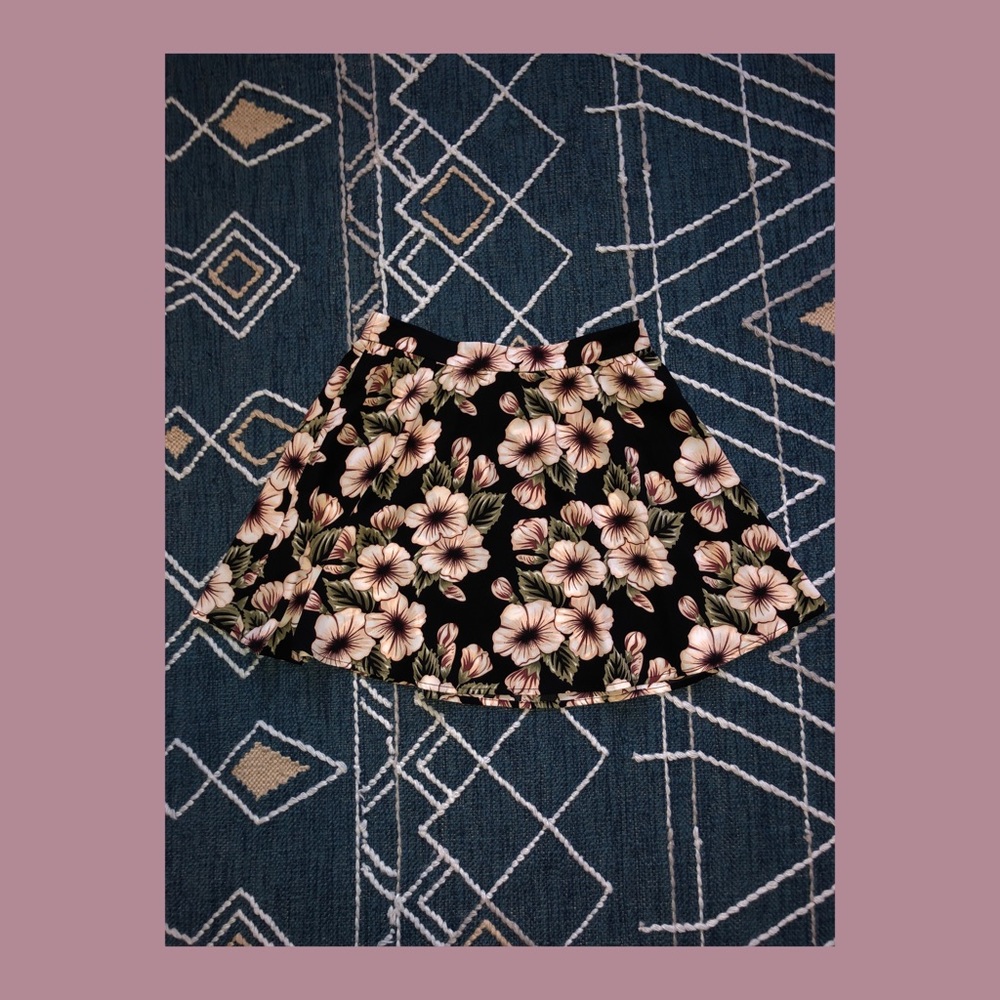 🌸Black Pink Floral Skater Skirt🌸